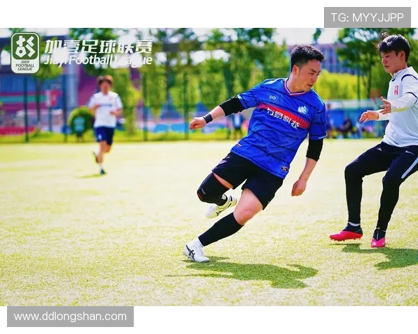 小孩从偶像崇拜到热爱足球明星的心路历程与成长故事